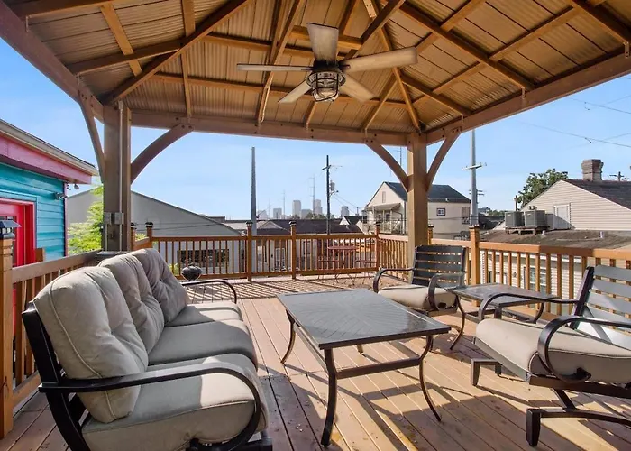 Spectacular Roof Top Deck - Luxury 3 Bedroom